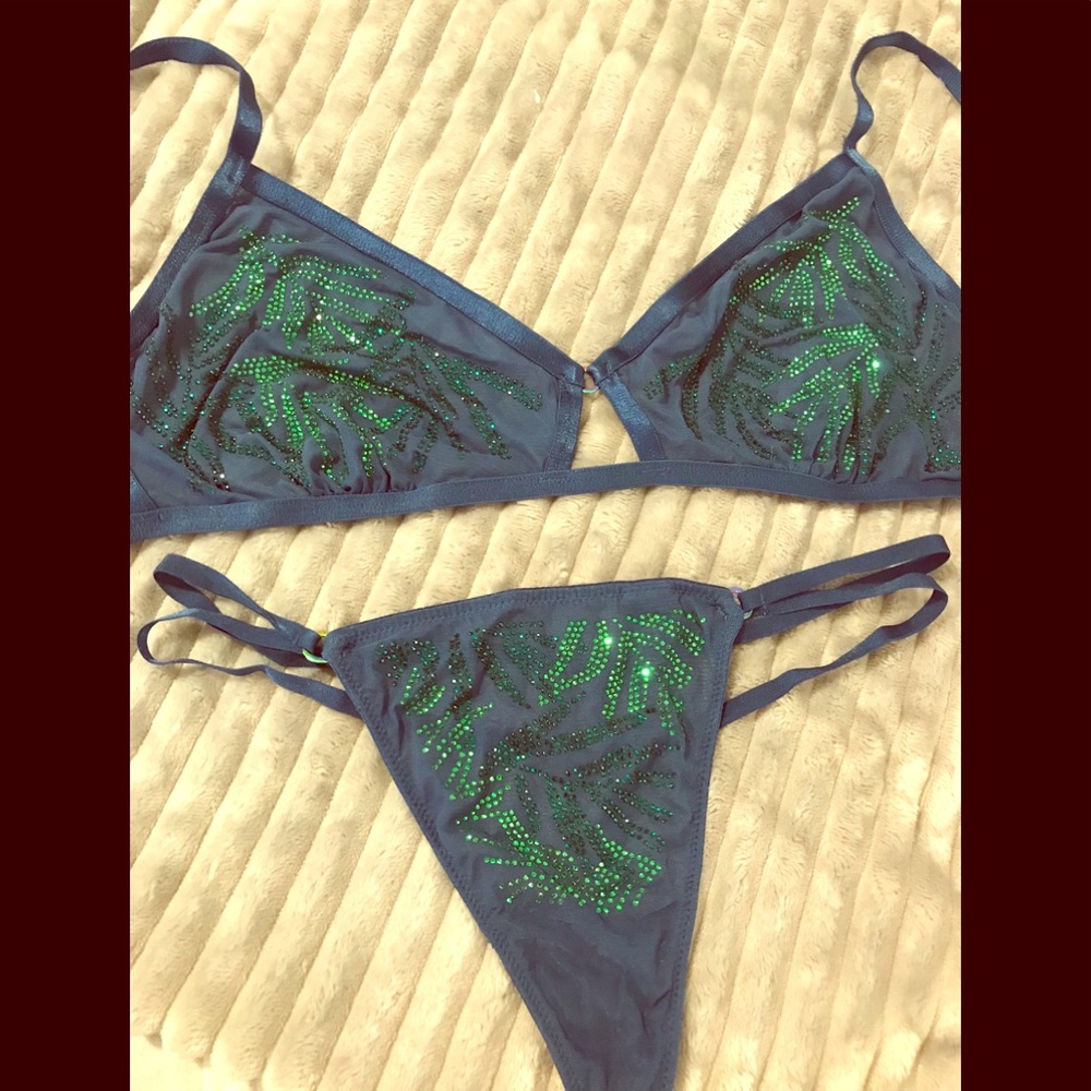 💙💜 NWOT  Victoria Secret Bra Set 💜💙